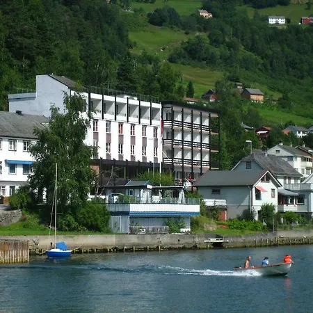 Ulvik Hotel 3*